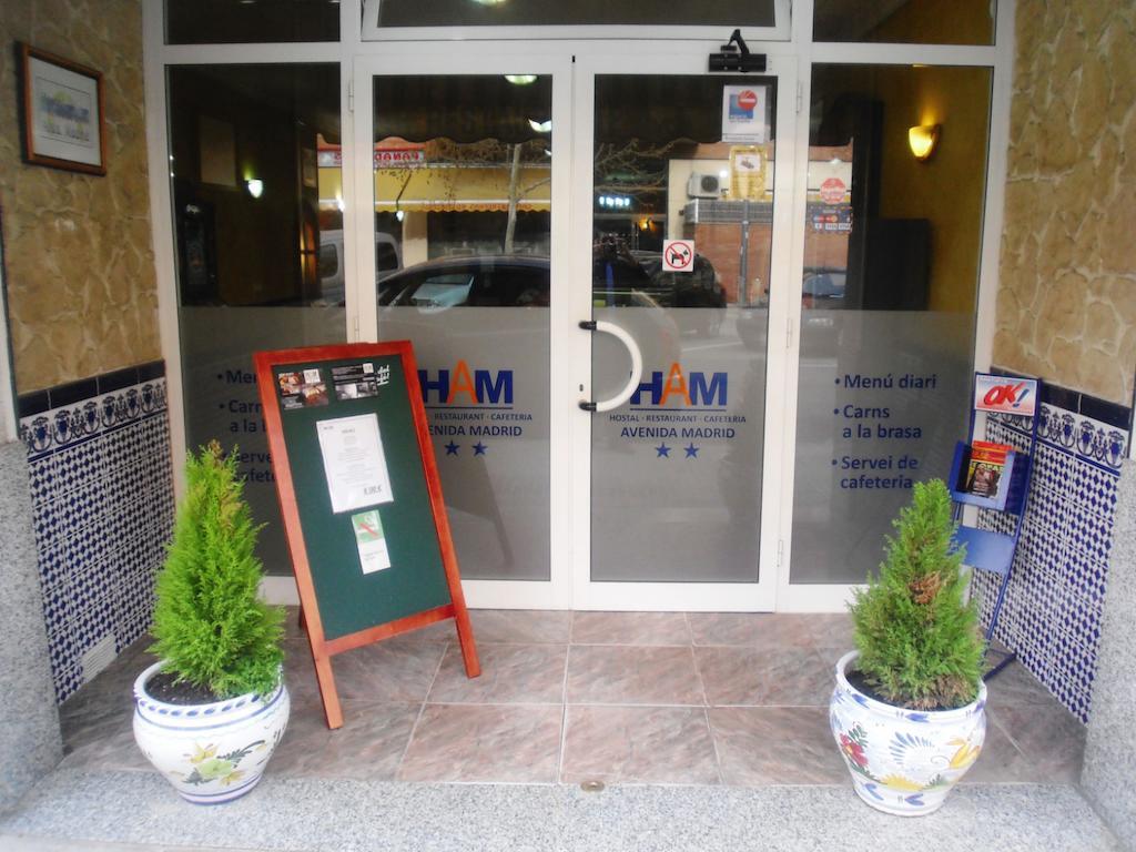 Hostal Restaurante Avenida De Madrid Terrassa Exterior photo